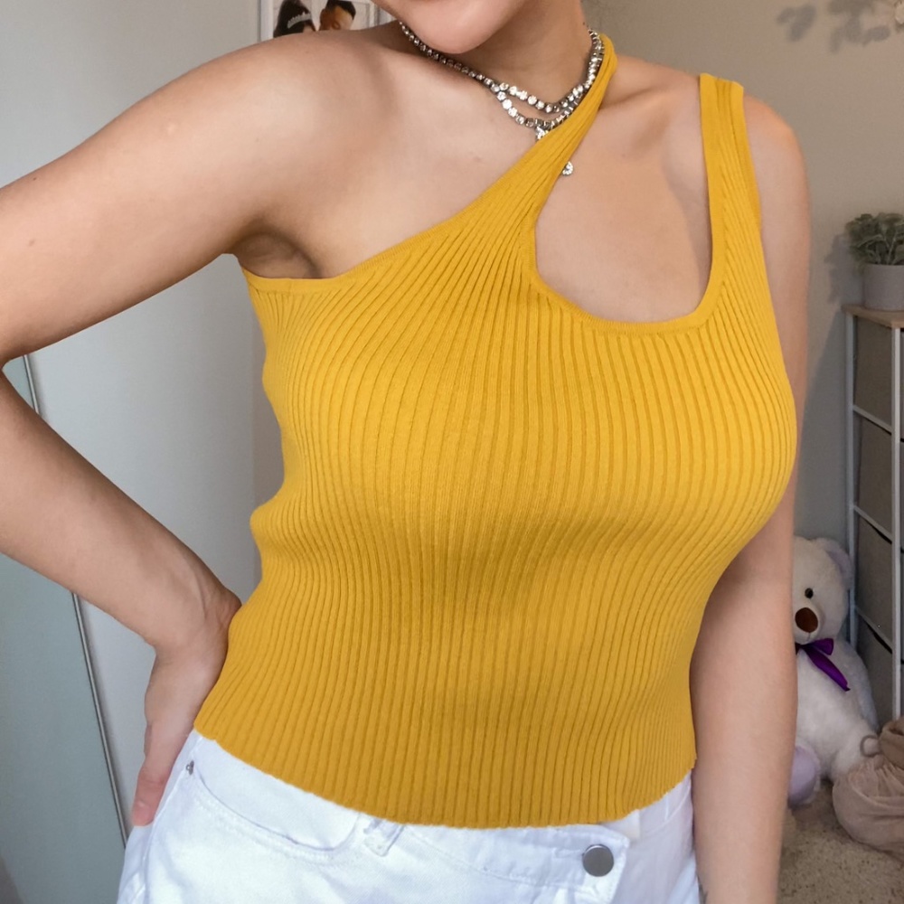 Asymmetrical Ribbed Tank Top - Picture 3 of 4